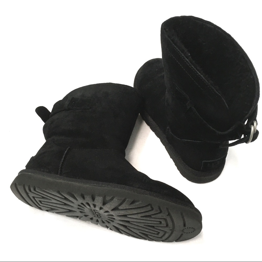 UGG REMORA BLACK SHORT BUCKLE FUZZY FLUFFY FURRY SOFT SLIP ON LUG SOLE BOOTS - Picture 5 of 8
